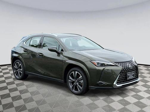 Nori Green Pearl 2025 Lexus UX 300h Premium