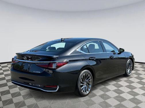 2025 Lexus ES 300h Luxury