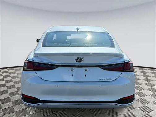 2025 Lexus ES 300h Ultra Luxury