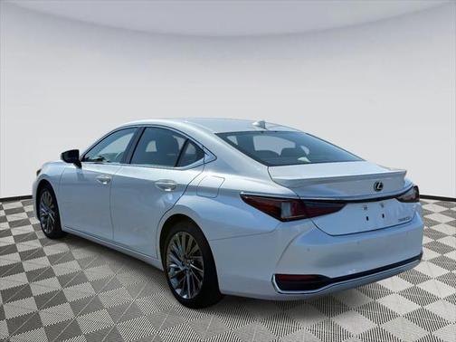 2025 Lexus ES 300h Ultra Luxury