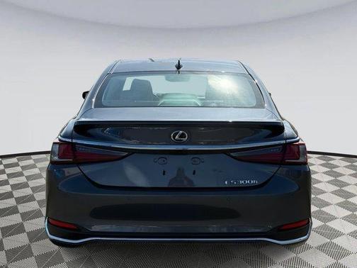 2025 Lexus ES 300h Luxury