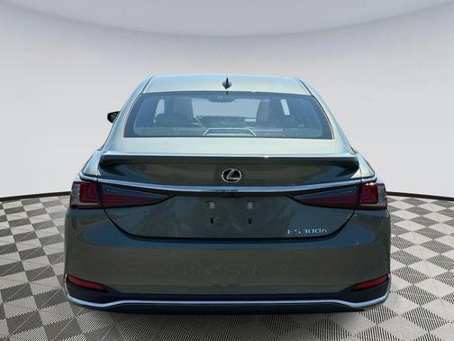 2025 Lexus ES 300h Base