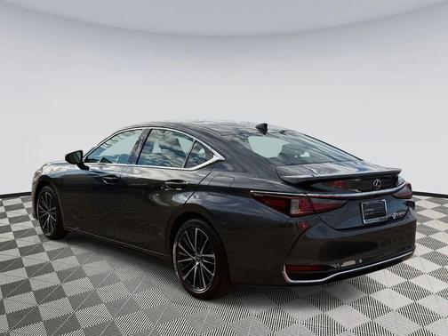 2025 Lexus ES 300h Premium