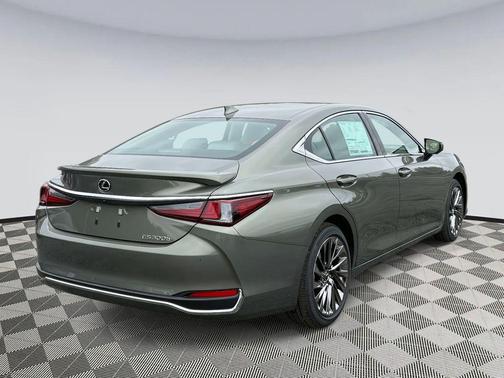 2025 Lexus ES 300h Luxury