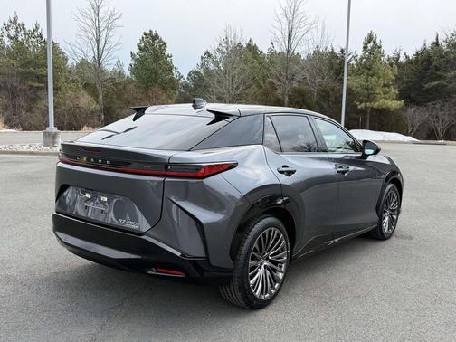 2023 Lexus RZ 450e Luxury