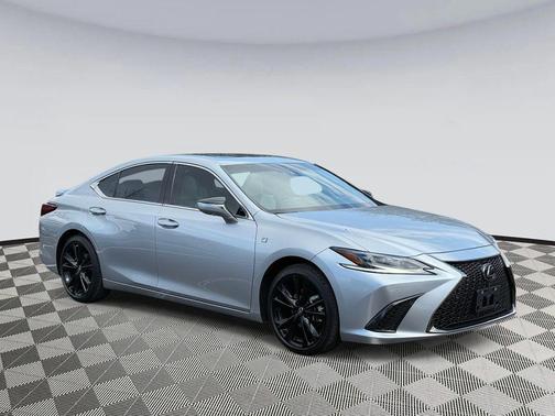 2024 Lexus ES 300h F SPORT Handling
