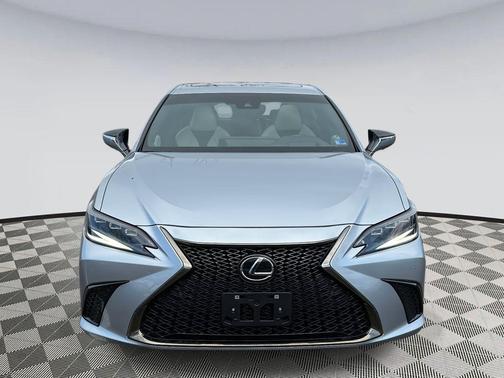 2024 Lexus ES 300h F SPORT Handling