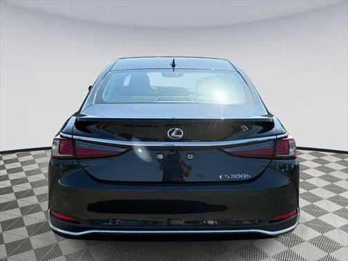 2022 Lexus ES 300h Luxury