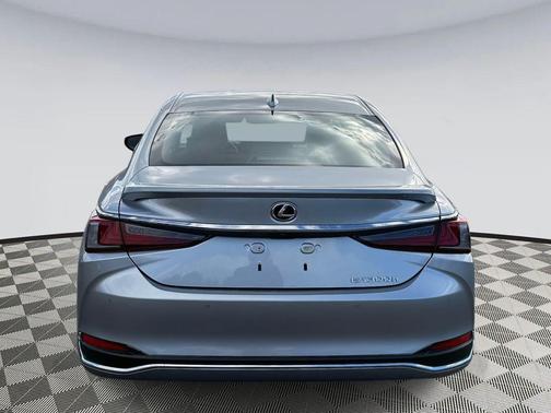 2025 Lexus ES 300h Premium