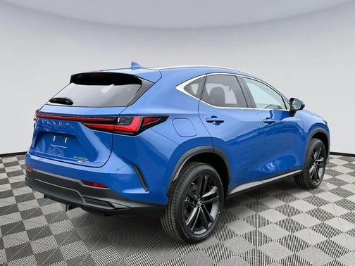 2022 Lexus NX 450h+ Luxury