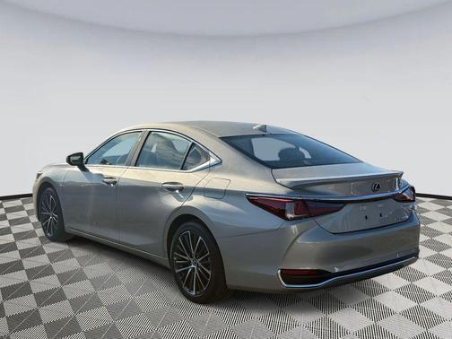 2025 Lexus ES 300h Premium