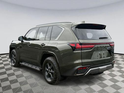2025 Lexus LX 700h Overtrail