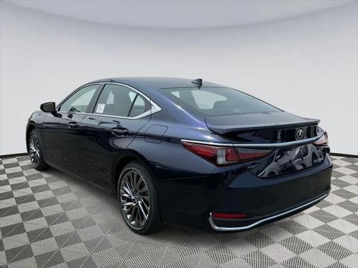2025 Lexus ES 300h Luxury