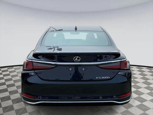 2025 Lexus ES 300h Luxury