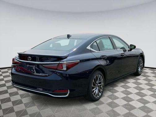 2025 Lexus ES 300h Luxury