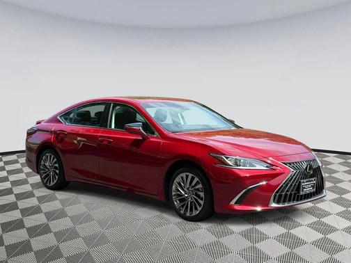 Matador Red Mica 2025 Lexus ES 300h Luxury
