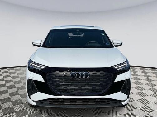 Glacier White Metallic 2024 Audi Q4 e-tron Prestige 50 quattro
