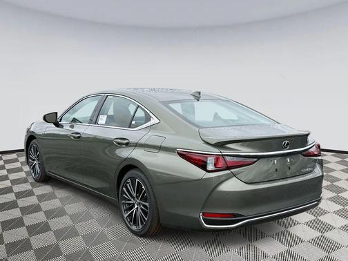 2025 Lexus ES 300h Premium