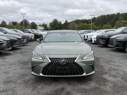 2025 Lexus ES 300h Premium