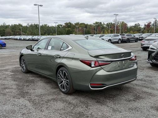 2025 Lexus ES 300h Premium
