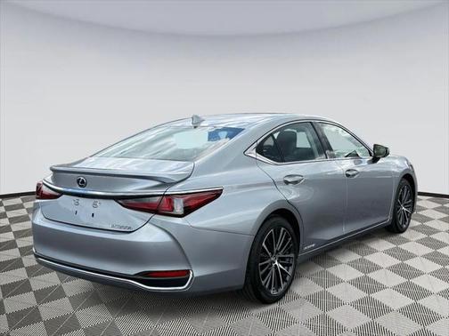 2022 Lexus ES 300h Base