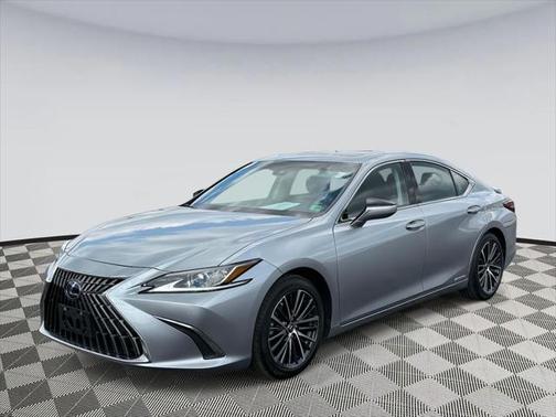 2022 Lexus ES 300h Base
