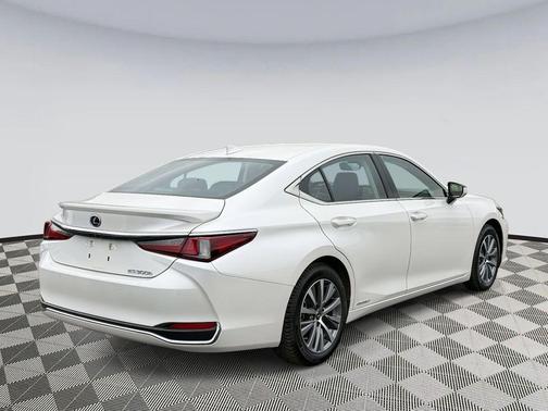 2021 Lexus ES 300h Base