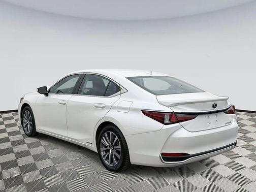 2021 Lexus ES 300h Base