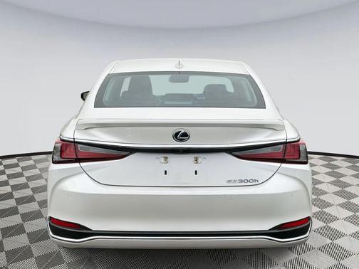 2021 Lexus ES 300h Base