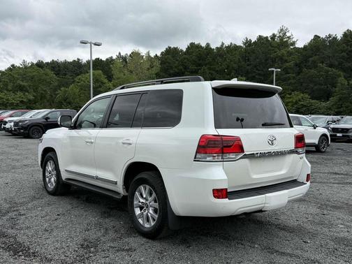 2016 Toyota Land Cruiser Base