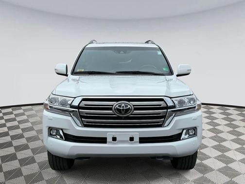 2016 Toyota Land Cruiser Base