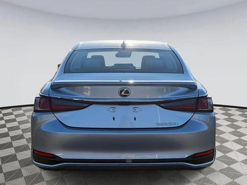 2025 Lexus ES 300h Ultra Luxury