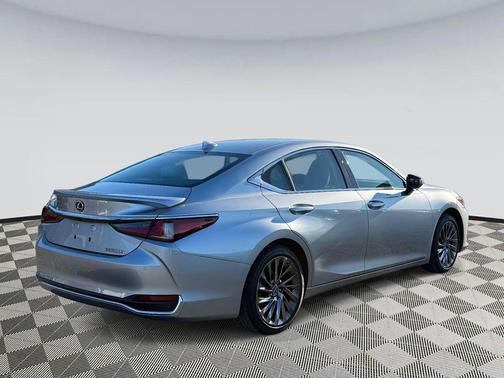 2025 Lexus ES 300h Ultra Luxury