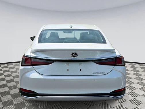 Eminent White Pearl 2025 Lexus ES 300h Premium