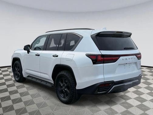 2025 Lexus LX 700h Overtrail