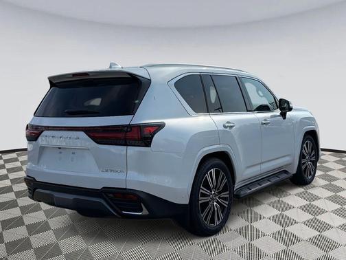 2026 Lexus LX 700h Luxury