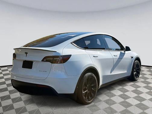 2022 Tesla Model Y Long Range Dual Motor All-Wheel Drive