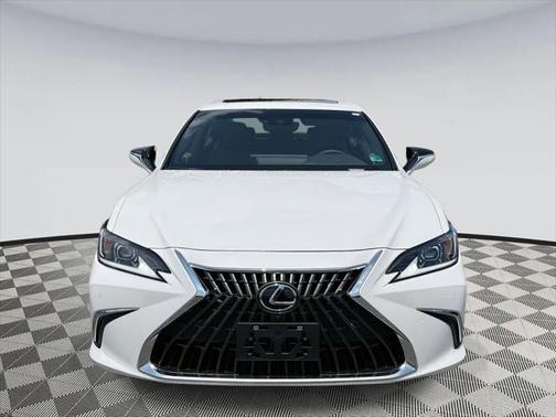2025 Lexus ES 300h Luxury