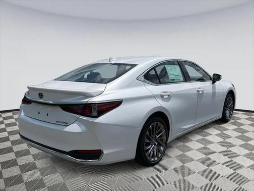 2025 Lexus ES 300h Luxury