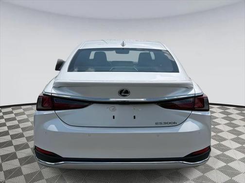 2025 Lexus ES 300h Luxury