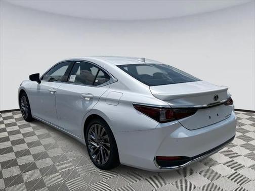 2025 Lexus ES 300h Luxury