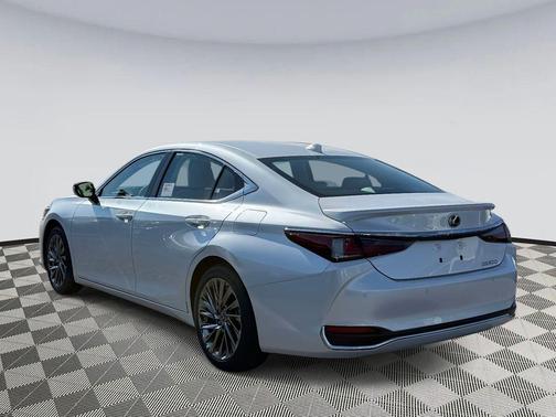 2025 Lexus ES 300h Luxury