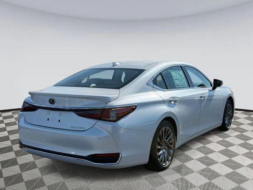 2025 Lexus ES 300h Luxury