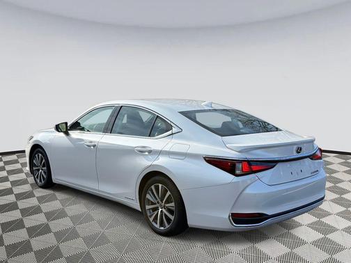 2020 Lexus ES 300h Premium