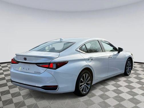 2020 Lexus ES 300h Premium