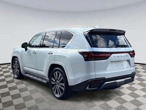 2025 Lexus LX 700h Luxury