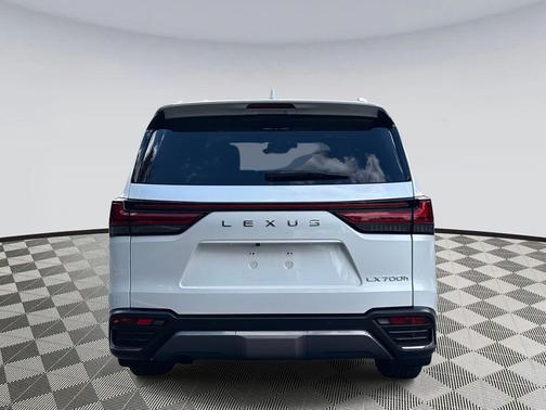 2025 Lexus LX 700h Luxury