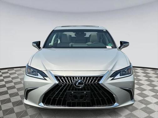 2025 Lexus ES 300h F SPORT Design
