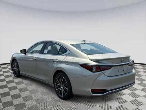 2025 Lexus ES 300h F SPORT Design