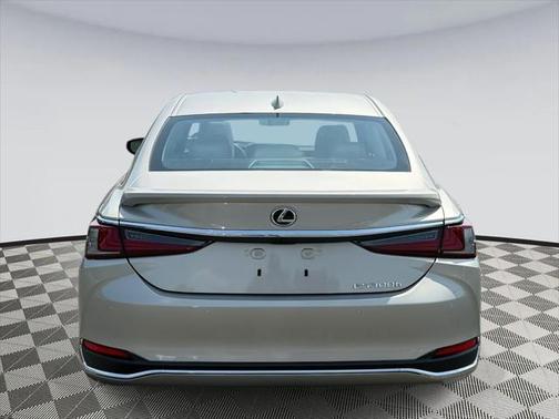 2025 Lexus ES 300h F SPORT Design